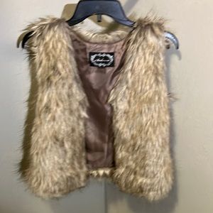 Faux fur cropped vest med. tan beige